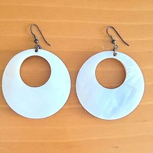 White Circular Shell Hoop Earrings OS Casual Summer